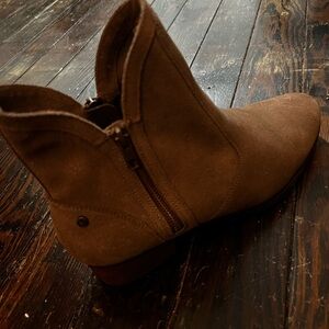 R Revere Woman’s Booties 11 Calf Skin Leather